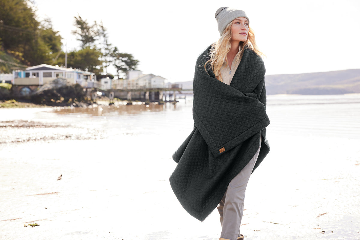 TravisMathew Diamond Quilt Blanket - NAPA